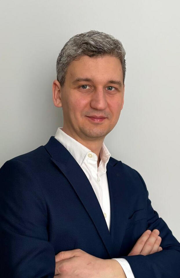 Darian Ceica – Director Operațional (12 ani expertiză în management operațional și Drept Comercial). Darian Ceica – Director Operațional (12 ani expertiză în management operațional și Drept Comercial).