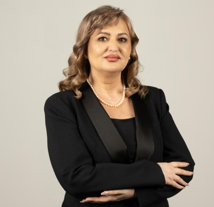 Darian Ceica – Director Operațional (12 ani expertiză în management operațional și Drept Comercial). Darian Ceica – Director Operațional (12 ani expertiză în management operațional și Drept Comercial).